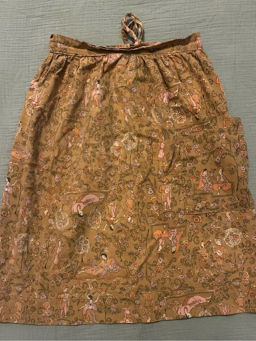 Women’s Printed Brown Vintage-Inspired apron